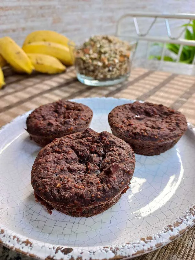 Bolinho de banana e cacau para bebês
