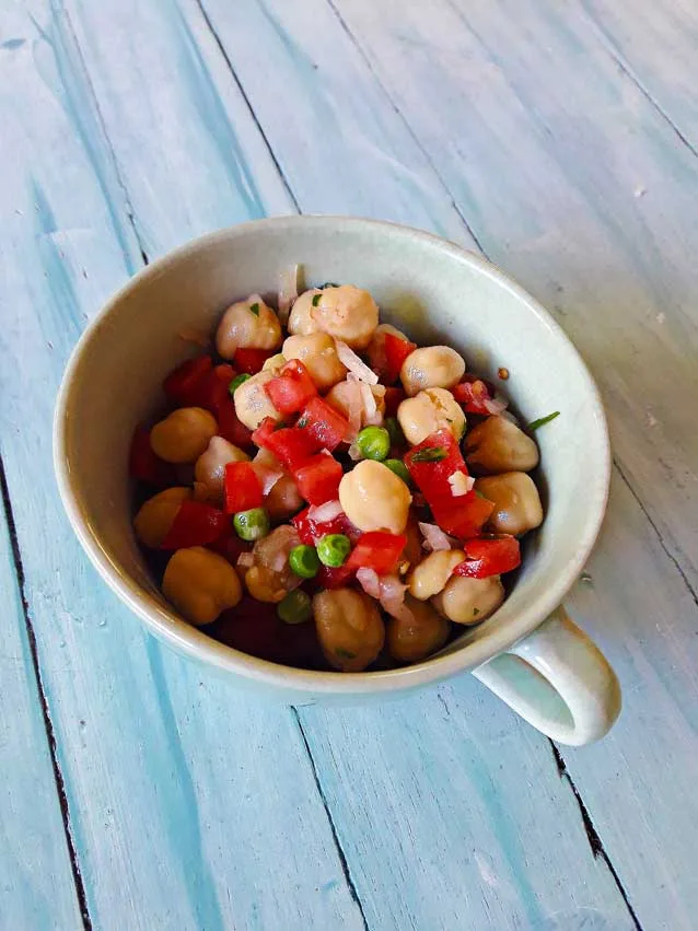 Salada de grão de bico para bebês
